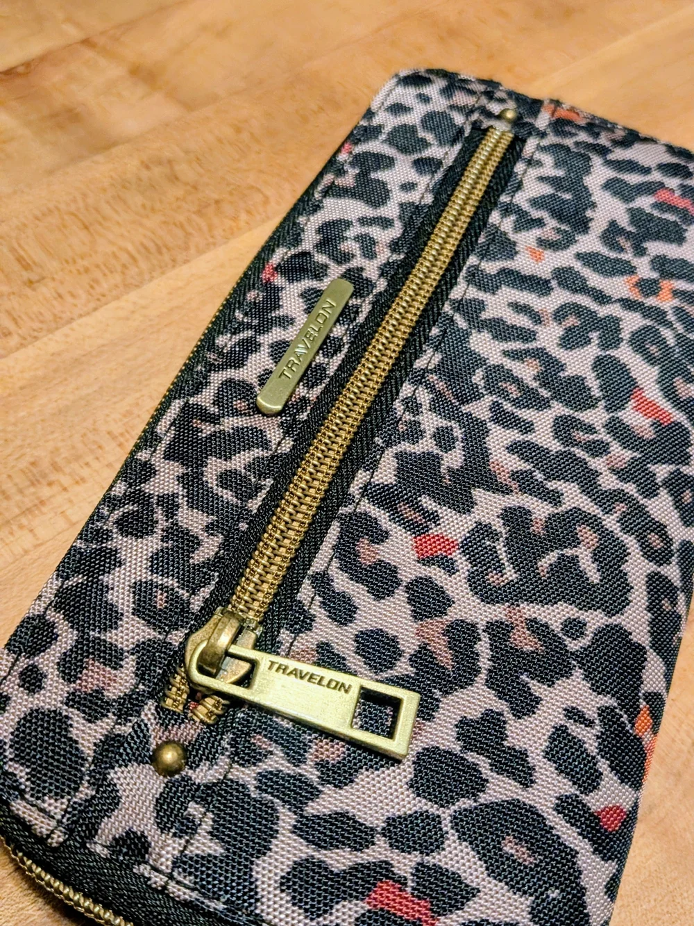 NWT Travelon Leopard Print RFID Blocking Zip Around Wristlet Wallet